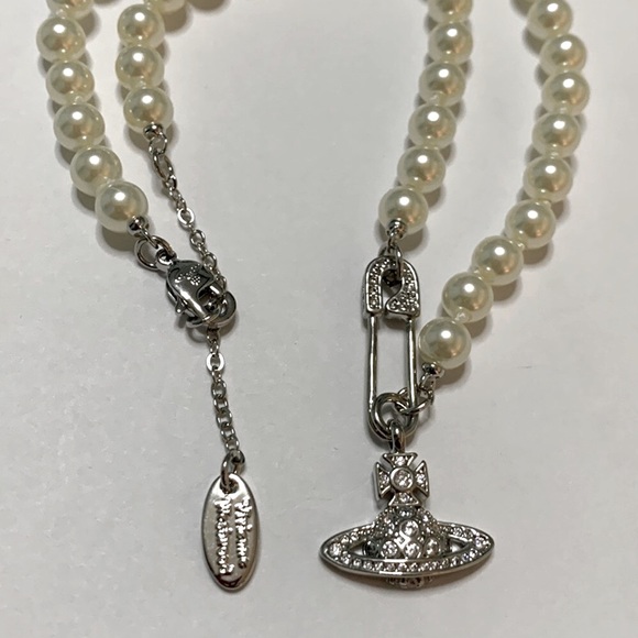 Sold out Vivienne Westwood pearl silver logo 16” necklace - Picture 10 of 11